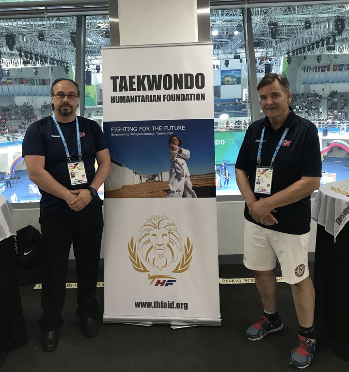 President Trond Berg i Norges Kampsportforbund er glad for at Taekwondo skal ta opp TV kampen. Til venstre seksjonelder for taekwondo Knut Olav Brecke og president Trond Berg 