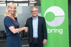 Sykkelpresident Harald Tiedemann Hansen og kommunikasjonsdirektør Elisabeth Gjølme i Posten er fornøyd med å kunne samarbeide om å gjennomføre sykkel-VM. Foto: Håvard Jørstad