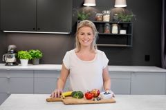 Ernæringsrådgiver Iselin Bogstrand Sagen ha tips til deg om hvordan du kan spise sunnere på hjemmekontoret.