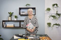 Redaktør i Rom 123, Anne Vestad, tar print til TV 2 med programmet Rom123. I tillegg lanseres rom123.no Foto: Jorunn Tharaldsen