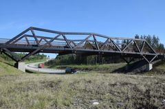 Sundbyveien bru i Eidsvoll er en av bruene som må forsterkes før gjenåpning. (Foto: Statens vegvesen)
