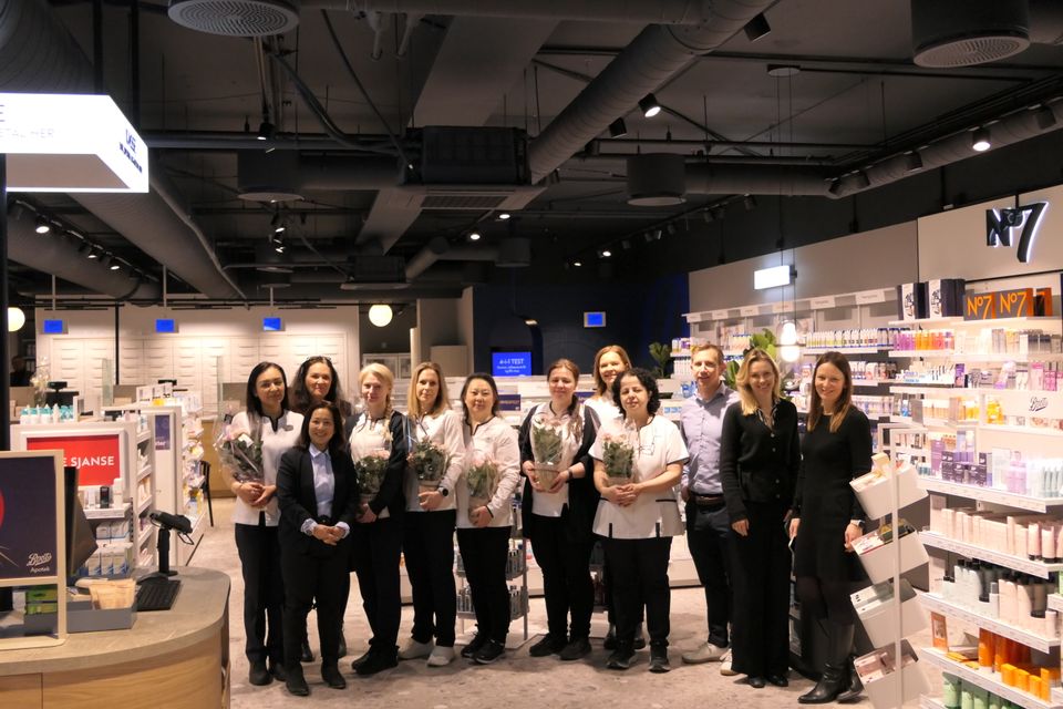 boots-apotek-i-helt-ny-drakt-boots-norge
