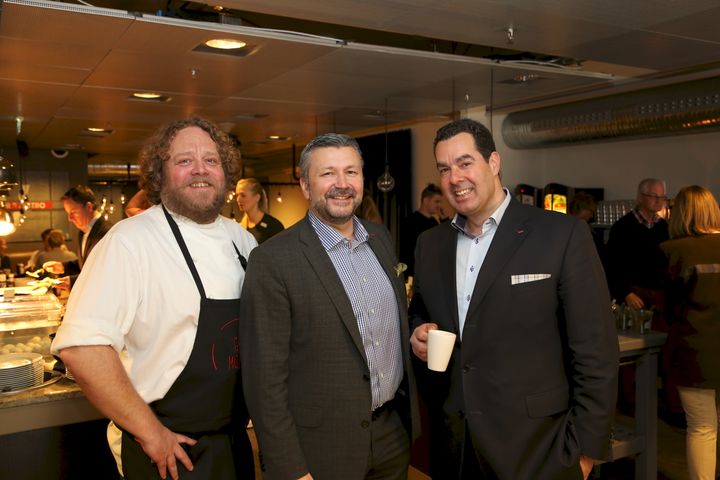 Scandic Hotels markerer "den nasjonale frokostdagen" med arrangementer i samtlige regioner. Fra venstre: Kjøkkensjef i Scandic Norge Morten Halland, administrerende direktør Svein Arild Steen-Mevold og direktør for mat & drikke Morten Malting