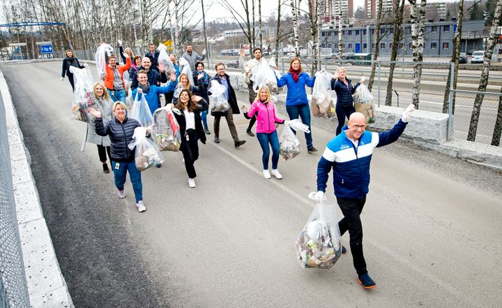 Ansatte i Coop Norge, med konsernsjef Geir Inge Stokke i front, ryddet rundt hovedkontoret i Oslo. Foto: John Terje Pedersen.