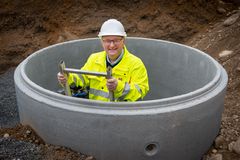 Kommuneingeniør og visepresident i NITO ber folk slutte å bruke toalettet som avfallsbøtte. Foto: NITO/Jens Haugen