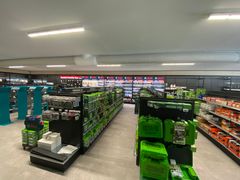 Byggtorget Digernes tilbyr blant annet byggevarer, trelast, verktøy,
festemidler, arbeidsklær, isolasjonsprodukt, tak, dører, vindu og parkett.