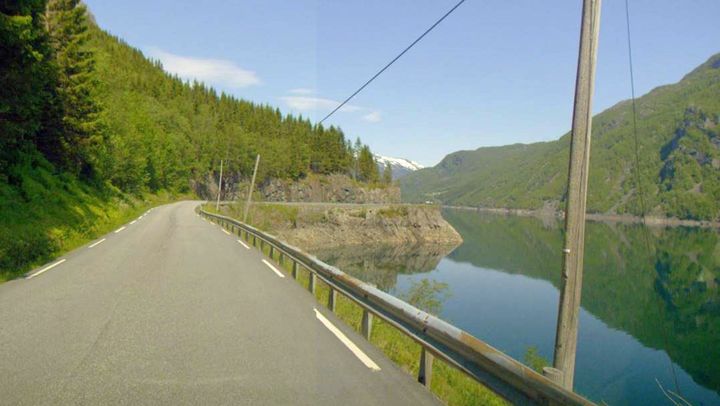 Riksveg 13 ved Røldalsvatnet.