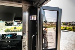 Et ytterligere bidrag til støykomfort er det innovative skyvedørssystemet Speed ​​Delivery Door. Foto: Mercedes-Benz