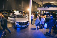 Fullt hus hos Bertel O. Steen Ullevål da Mercedes-Benz EQC ble lansert og overlevert første kunde. Foto: Bertel O. Steen / Reinhartsen Media