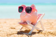 Markant økning i forbrukslån. Nedgangen i kredittkortgjeld skyldes i stor grad nedbetaling med feriepenger, og forventes å øke etter sommeren.  Foto: Shutterstock.