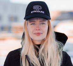 Amalie Snøløs viser HEPAcap i praktisk bruk.
Foto: Ottar Jensen