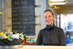 Vertskap Cathrine Fausk Christensen ønsker velkommen til Solheimstulen! FOTO: Ulrik Kramer