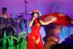 Det ble stor stemning om bord da Norwegian Primas gudmor Katy Perry holdt konsert etter dåpen av Norwegian Cruise Lines splitter nye skip.