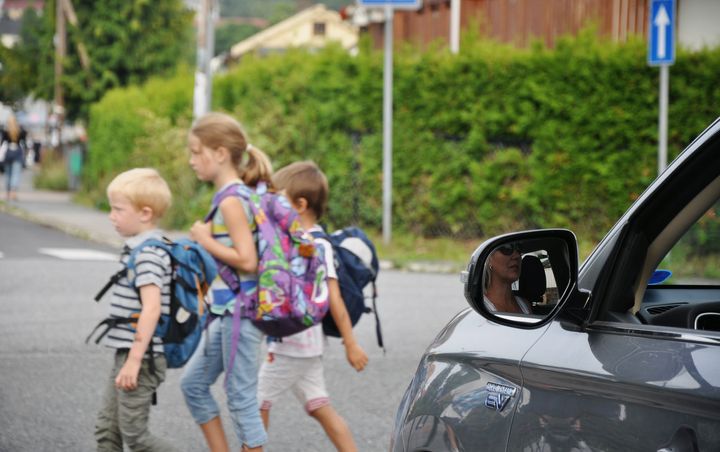 Bilister bør kjøre ekstra pent rundt skolene de neste ukene. Foto: Fremtind.