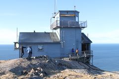 Grensevakttårn OP247.  Last ned høyoppløselig bilde 

OP 247 ligger ut mot Barentshavet i nord og er Grensevaktens nordligste posisjon. Bildet er tatt under besøk fra UFK 14-15. april 2016. Foto: 
grenader Maren Hetland, Hæren