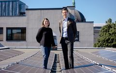 Den nye satsingen på solenergi vil kunne redusere strømutgiftene for borettslag og sameier betydelig. F.v. Ingunn Andersen Randa, konserndirektør for forretningsutvikling i OBOS og Martin Sleire Lundby, visekonsernsjef i Hafslund og styreleder i Hafslund Ny Energi.