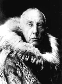 Roald Amundsen. Foto: Nasjonalbiblioteket.
