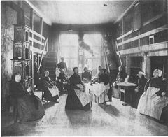 Salen i Stranges stiftelse i 1880-åra. Foto: Ukjent fotograf. Hentet fra Bergen bys historie bind III.