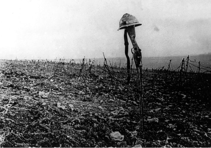 Fra slaget ved Verdun i Frankrike under den første verdenskrig. Bildet viser en fransk soldats grav.  Foto: TT Nyhetsbyrån / NTB scanpix