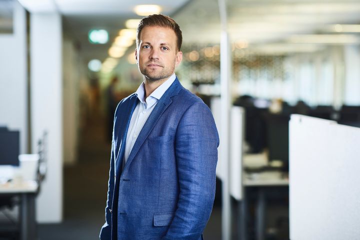 - Vi er tydelige på at vår rolle ikke er å avgjøre om folk skal reise eller ikke. Vi forholder oss til én instans, og det er norske myndigheter gjennom UD og Folkehelseinstituttet. Det er de som har forutsetninger til å bedømme hvor det er trygt å reise eller ikke, sier Andreas Bibow Handeland, kommunikasjonsrådgiver i Europeiske Reiseforsikring, en del av If.