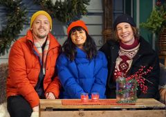 (F.v) Haakon Stevens, Shana Mathai og Anders Herman Carlsen har startet oppvarmingen til programleder-jobben i årets Julemorgen på NRK.
