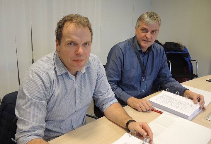 Billedtekst:
Prosjektleder Jan Helge Egeland, Statens vegvesen og prosjektsjef Gudmund Dyrland, Skanska. (Foto: Jo Vegard Aardal, Statens vegvesen).