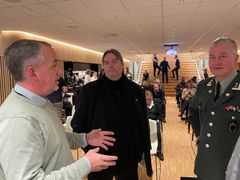 Forberedelse før konferansen Christer Kjellesvig, direktør, Knowit, Roar Thon NMS og Geir Morten Karlsen. Foto: Knowit