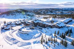 Boblebad og hotell i vinterdrakt. Foto: Norefjell Ski & Spa