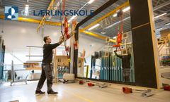 Lærlingkontrakt i glassfaget er blitt mer attraktivt. Det er mange søkere til GF Lærlingskole som starter opp i januar.