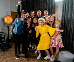 DETTE ER TOPP 10 I IDOL 2018: Kristian Raanes (bak f.v.), Philip Andreas Rustad, Anders Georg Mowatt Haugland og Øystein Herkedal Hegvik. Foran f.v.: Daniel Kalelic, Carlisle Sienes, Zino, Emma Noor Løvslett, Vilde Skogen og Kamilla Wigestrand. Foto: Håvard Solem/TV 2