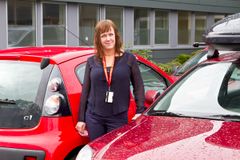 - Du har lov å skifte til vinterdekk nå. Føret avgjør, sier Heidi Tofterå Slettemoen er kommunikasjonssjef i Frende Forsikring.