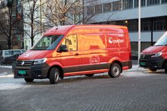 Disse elektriske varebilene fra Posten blir å se i juletrafikken i Oslo. Foto: Stig Tvergrov / Posten