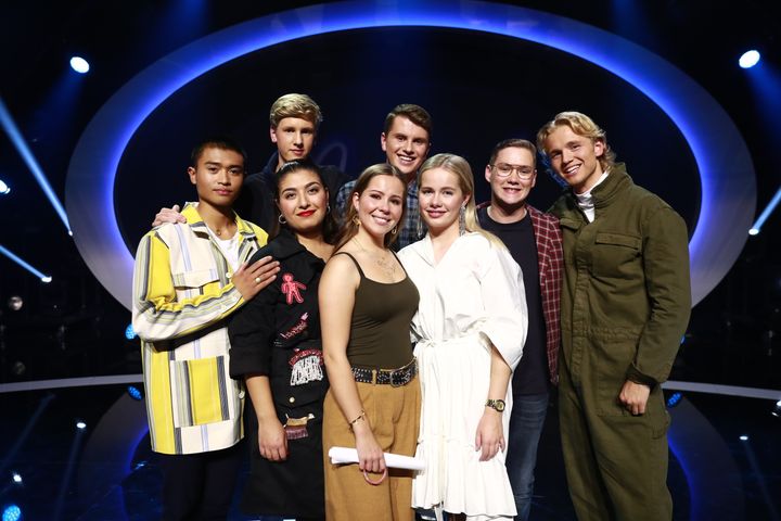TOPP 8 I IDOL: Carlisle Sienes, Casper Kuhlmann Kristensen, Zino Mohammad, Kamilla Wigestrand, Øystein Hegvik, Vilde Skogen, Kristian Raanes og Anders Mowatt Haugland. Foto: Thomas Reisæter/TV 2