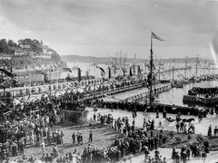 Polarskipet Fram ved hjemkomst til Kristiania i 1896, ved Rådhusbrygge 2. Foto: Severin Worm-Petersen/ Norsk Teknisk museum