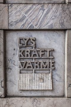 Fasaden er utsmykket med verdiordene til Oslo Lysverker. Foto: Chris Aadland