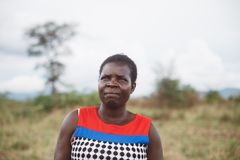 Esther har kjent klimaendringene på kroppen i over ti år. Hun er en av bøndene Utviklingsfondet støtter i Malawi, et land som er hardt rammet av både klimaendringer og matusikkerhet. Foto: Julie Lunde Lillesæter, Differ Media.