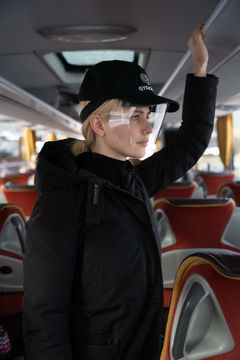 Amalie Snøløs viser HEPAcap i praktisk bruk.
Foto: Ottar Jensen