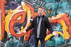 Henrik Fladseth (33) klar for TV 2 og egen humorserie i høst 2023. Foto: Nora Vinje/TV 2