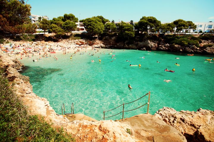 Mange nordmenn ønsker å sikre seg en uke eller to i sola denne sommeren. Her fra Mallorca.