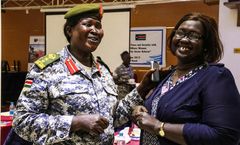 Kvinner i Sør-Sudan deltar her på et møte som handler om kvinners viktige rolle for fred og sikkerhet. Foto: UN Photo/Isaac Billy.
