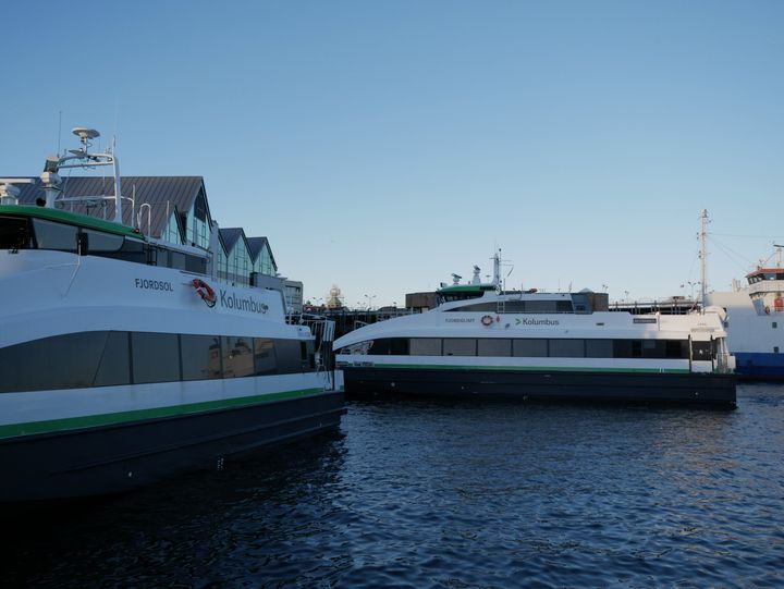 Rogaland fylkeskommune får nærmere 33 millioner kroner i Enovastøtte og kan etablere utslippsfrie hurtigbåter og ladeinfrastruktur for elbusser. (Foto: Kolumbus AS)
