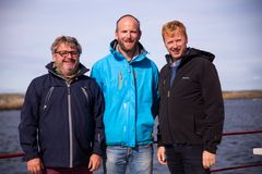 F.v. Bernt Bucher Johannessen, daglig leder i HANEN, Gunnar Sagstuen fra Røyland Gård og MENY-sjef Vegard Kjuus (foto: Trine Merete Olsen)