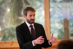 Næringsminister Jan Christian Vestre presenterer eierskapsmeldingen i Klimahuset i Oslo 21. oktober. Foto: Nærings- og fiskeridepartementet
