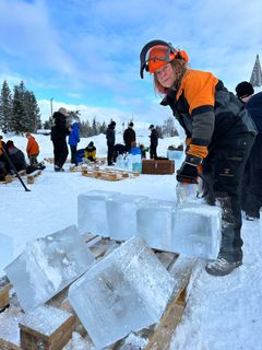 Ett tonn med is gikk med på Munch vinterfestival. Foto: Løten kommune
