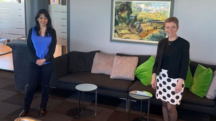 Fra ve: Adm. dir. Anne-Kari Bratten i Arbeidsgiverforeningen Spekter og president Marit Hermansen i Legeforeningen
