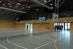 Ullern flerbrukshall har en hallflate på 45x25 meter tilpasset håndball, basket, innebandy og volleyball. Foto: Jiri Havran
