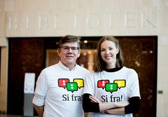 Rektor Svein Stølen og leder for studentparlamentet Susann Andora Biseth-Michelsen er veldig fornøyd med å ha fått på plass de nye retningslinjene mot trakassering. Foto: UiO / Anders Lien