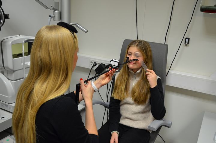 En synsundersøkelse av barn inneholder mange ulike tester (Foto: Dag Øyvind Olsen)