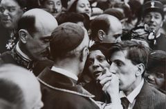 Henri Cartier Bresson
The Visit of Cardinale Pacelli a Montmartre, Paris, 1938. 18.8 cm x 22.9 cm
Silver Gelatin Print. Møllersamlingen. ©Henri Cartier-Bresson / Magnum Photos