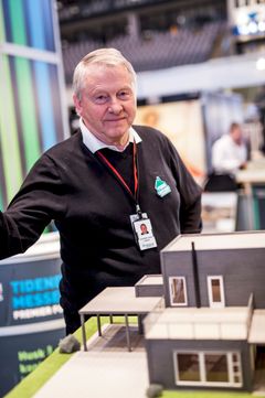 Det er god grunn til å smile for boligmessearrangøren Compass Fairs AS. Denne våren har administrerende direktør Stewart Stjernholm og kollegene opplevd at den landsdekkende boligmessen har fått økte besøkstall. Flere nye utstillere, deriblant store kjeder, ønsker å bli med når boligmessen kommer til 19 ulike byer i år. Foto: Bård Gundersen for Compass Fairs AS